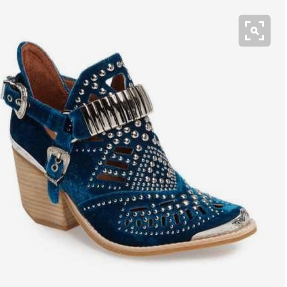 ISO Jeffrey Campbell booties!